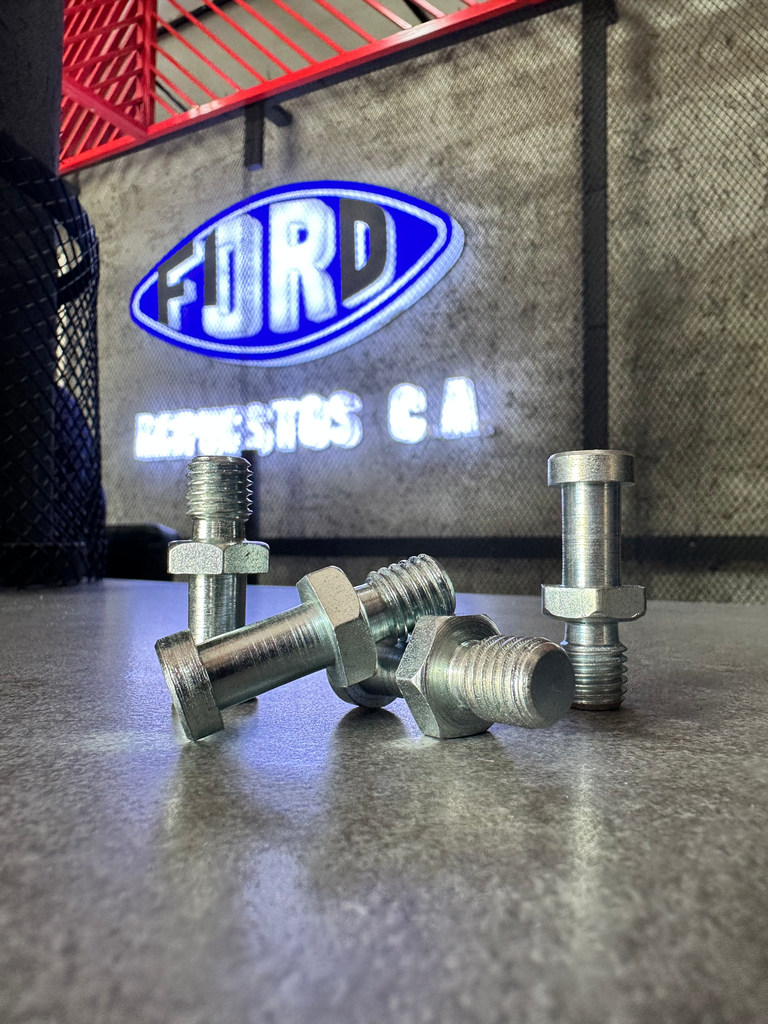 GOLPEADOR DE CERRADURA DE PUERTA RH-LH FORD CARGO TODOS